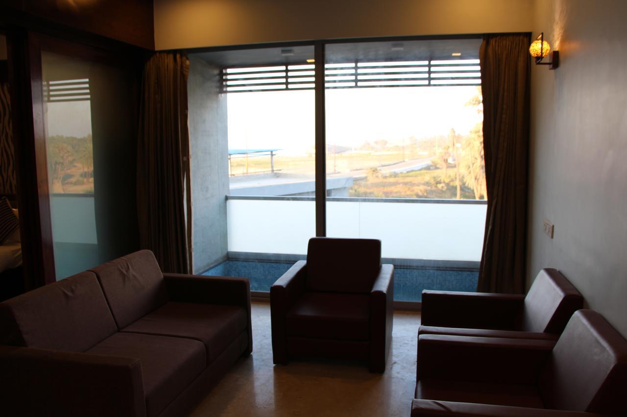 Krishna Beach Resorts - Diu Bagian luar foto