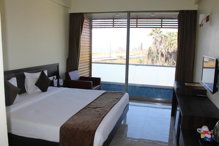 Krishna Beach Resorts - Diu Bagian luar foto